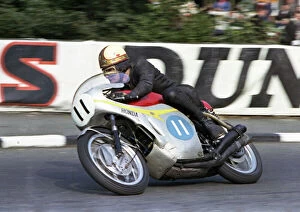 Images Dated 7th November 2016: Mike Hailwood (Honda) 1966 Junior TT