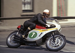 Mike Hailwood leaving Ramsey: 1967 Lightweight TT Mike Hailwood leaving Ramsey: 1967 Lightweight TT