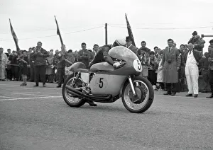 Mike Hailwood starts the 1963 Senior TT Mike Hailwood starts the 1963 Senior TT
