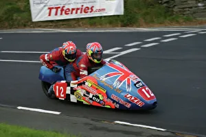 Transportation/motorbikes yamaha/tony baker signpost corner 2005 sidecar race Transportation/motorbikes yamaha/tony baker signpost corner 2005 sidecar race