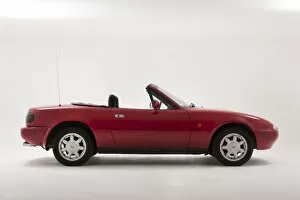 Record Breakers Collection: E01547 Mazda MX5 MK1 Roadster 1990