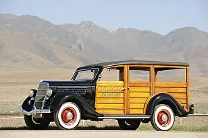 Ford Model 48 Deluxe Station Wagon 1935 Black & brown Ford Model 48 Deluxe Station Wagon 1935 Black & brown