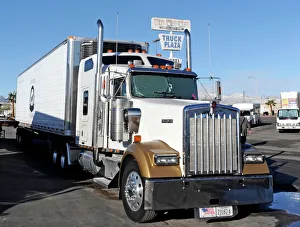 Kenworth Tractor unit with refrigerated trailer Kenworth Tractor unit with refrigerated trailer