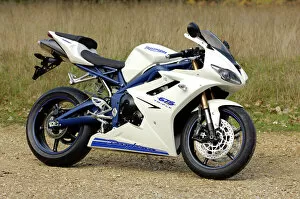 Images Dated 14th October 2009: Triumph Daytona 675