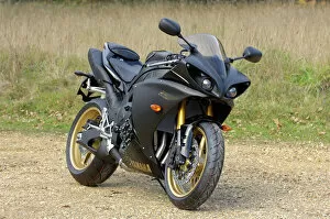 Images Dated 14th October 2009: Yamaha YZF-R1 Japan
