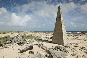 ABC Islands - BONAIRE - Manparia Kutu: Navigation Marker and SE shoreline ABC Islands - BONAIRE - Manparia Kutu: Navigation Marker and SE shoreline