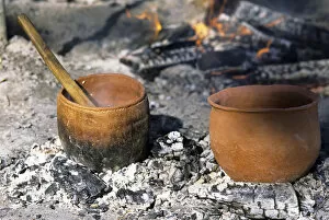 Angel Wynn Collection: Algonkin Indians cooked their meals over open fires using spits and clay cooking pots