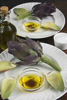Artichoke with dipping sauce (oil, salt, pepper and vinegar) Artichoke with dipping sauce (oil, salt, pepper and vinegar)