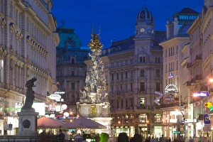 AUSTRIA-Vienna: Graben & Pest Column: Evening Crowds AUSTRIA-Vienna: Graben & Pest Column: Evening Crowds