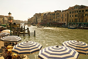 The bustling river front along the Gran Canal The bustling river front along the Gran Canal