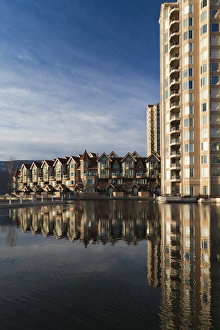 Canada, British Columbia, Okanagan Valley, Kelowna, condo building by Lake Okanagan Canada, British Columbia, Okanagan Valley, Kelowna, condo building by Lake Okanagan