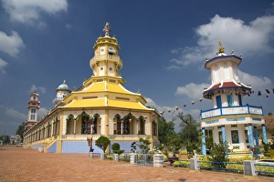 Cao Dai Tay Ninh Holy See in Tay Ninh, Vietnam Cao Dai Tay Ninh Holy See in Tay Ninh, Vietnam