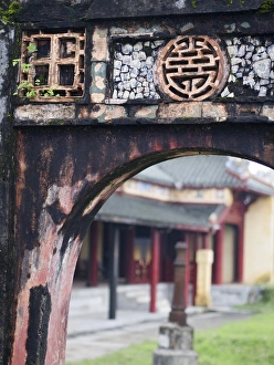 Carved arch inside the Imperial Palace, in Hue, Vietnam Carved arch inside the Imperial Palace, in Hue, Vietnam