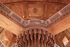 Central pillar details of Diwan-i-Khas, Fatehpur Sikri, in the state of Uttar Pradesh Central pillar details of Diwan-i-Khas, Fatehpur Sikri, in the state of Uttar Pradesh