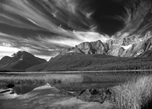 Cirrus clouds over Waterfowl Lake, Banff National Park, Canada Cirrus clouds over Waterfowl Lake, Banff National Park, Canada