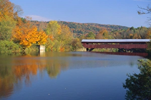 Covered bridge over the Ottauqueche River in Vermont. covered bridge, ottauqueche river Covered bridge over the Ottauqueche River in Vermont. covered bridge, ottauqueche river