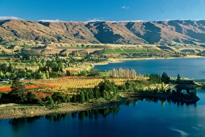 Cromwell, Pisa Range and Lake Dunstan in Autumn, Central Otago Cromwell, Pisa Range and Lake Dunstan in Autumn, Central Otago