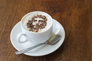 Cuba. Che Guevara is stenciled in cinnamon atop a cup of cappucino Cuba. Che Guevara is stenciled in cinnamon atop a cup of cappucino