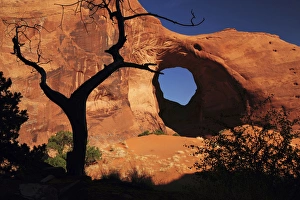 Ear of the Wind, Monument Valley, Arizona, USA Ear of the Wind, Monument Valley, Arizona, USA