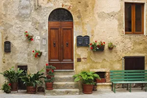 Europe, Italy, Pienza. House door. Credit as: Jim Nilsen / Jaynes Gallery / DanitaDelimont Europe, Italy, Pienza. House door. Credit as: Jim Nilsen / Jaynes Gallery / DanitaDelimont