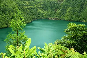 Images Dated 19th September 2011: Europe, Portugal, Azores. Sete Cidades Lakes