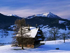 Images Dated 12th November 2008: Farm house and Mount Rigi and Pilatus, Oberaegeri, Zug, Switzerland