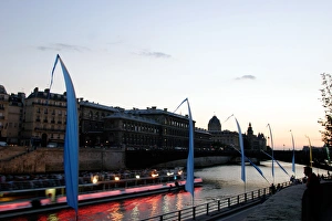 France, Paris, Ile de la Cite across the Seine River: Hotel Dieu and Pont d'Arcole France, Paris, Ile de la Cite across the Seine River: Hotel Dieu and Pont d'Arcole