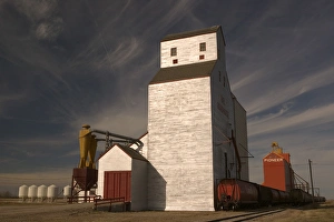 Canada Print: Grain Elevators in the Saskatchewan Landscape