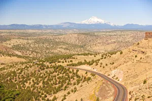 Highway 97 Road scenic near Madras, Eastern Oregon, USA Highway 97 Road scenic near Madras, Eastern Oregon, USA