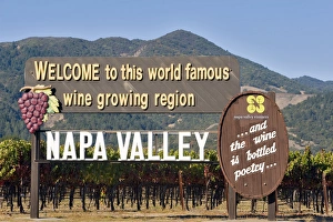Historic Welcome to Napa Valley sign along highway 29 through Napa Valley, Wine Country Historic Welcome to Napa Valley sign along highway 29 through Napa Valley, Wine Country