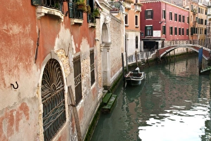Italy; Venice. Venice stretches across 117 small islands connected by more than 400 Italy; Venice. Venice stretches across 117 small islands connected by more than 400