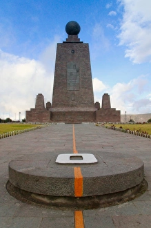 La Mita del Mundo monument (Middle of the World) marking the location of 0 degree latitude La Mita del Mundo monument (Middle of the World) marking the location of 0 degree latitude