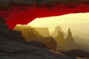 Mesa Arch, Canyonlands National Park, Utah, USA Mesa Arch, Canyonlands National Park, Utah, USA