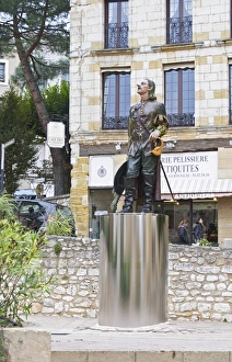 The new statue of Cyrano de Bergerac on the main town square in Bergerac, unusual The new statue of Cyrano de Bergerac on the main town square in Bergerac, unusual