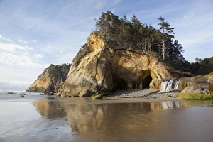 OR, Oregon Coast, Hug Point State Park, Sea caves and waterfall at Hug Point OR, Oregon Coast, Hug Point State Park, Sea caves and waterfall at Hug Point