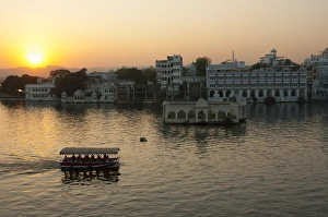 Palace on Lake Pichola, Udaipur, Rajasthan, India Palace on Lake Pichola, Udaipur, Rajasthan, India