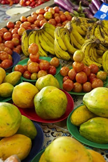 Pawpaw/Papaya, tomatoes and bananas, Sigatoka Produce Market, Sigatoka, Coral Coast Pawpaw/Papaya, tomatoes and bananas, Sigatoka Produce Market, Sigatoka, Coral Coast