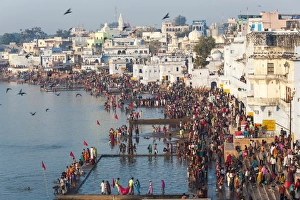 Pilgrims at the annual Hindu pilgrimage to holy Pushkar Lake, Pushkar, Rajasthan State Pilgrims at the annual Hindu pilgrimage to holy Pushkar Lake, Pushkar, Rajasthan State