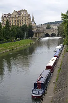 The Pulteney Bridge crossing the River Avon in the city of Bath, Somerset, England The Pulteney Bridge crossing the River Avon in the city of Bath, Somerset, England
