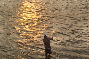 Reid Sabin fly fishing at sunrise on the Madison river near Ennis, Montana, USA (MR) Reid Sabin fly fishing at sunrise on the Madison river near Ennis, Montana, USA (MR)