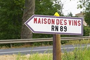 A road sign showing the way to Maison des Vins (the hose of wines) and the RN 89 A road sign showing the way to Maison des Vins (the hose of wines) and the RN 89