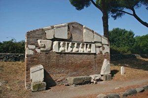 Roman Art. The Appian Way. Funerary monument. Ilario Fusto tomb. Deceaseds. Relief Roman Art. The Appian Way. Funerary monument. Ilario Fusto tomb. Deceaseds. Relief