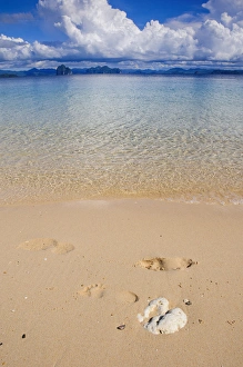 Sandy beach and clear waters in the Bacuit archipelago, Palawan , Philippines Sandy beach and clear waters in the Bacuit archipelago, Palawan , Philippines