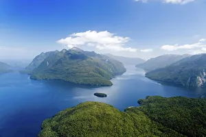 Secretary Island (centre), Doubtful Sound (left), Thompson Sound (right), Fiordland National Park Secretary Island (centre), Doubtful Sound (left), Thompson Sound (right), Fiordland National Park