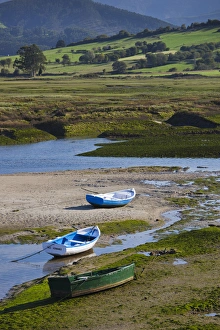 Spain, Cantabria Region, Cantabria Province, San Vicente de la Barquera, river estuary Spain, Cantabria Region, Cantabria Province, San Vicente de la Barquera, river estuary
