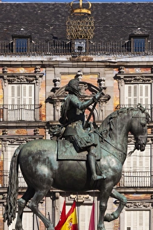 Spain, Madrid, Centro Area, Plaza Mayor, statue of King Philip III Spain, Madrid, Centro Area, Plaza Mayor, statue of King Philip III