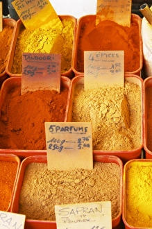 Spice seller at a market. Tandoori, 4 spices, 5 perfumes, saffron,... Collioure. Roussillon Spice seller at a market. Tandoori, 4 spices, 5 perfumes, saffron,... Collioure. Roussillon