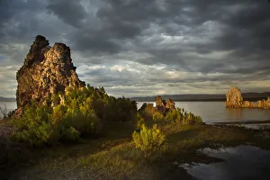 Sunrise on tufa formations, Mono Lake, California Sunrise on tufa formations, Mono Lake, California