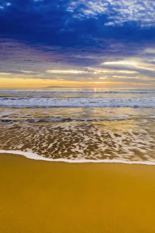 Sunset over the Channel Islands from San Buenaventura State Beach, Ventura, California, USA Sunset over the Channel Islands from San Buenaventura State Beach, Ventura, California, USA