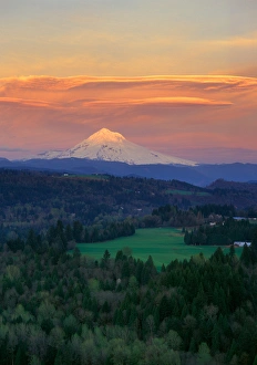 Sunset light colors clouds over Mt Hood, Oregon Cascades Sunset light colors clouds over Mt Hood, Oregon Cascades